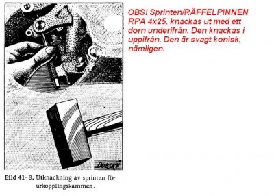 Utknackning av sprinten för urkopplingsarmen.JPG